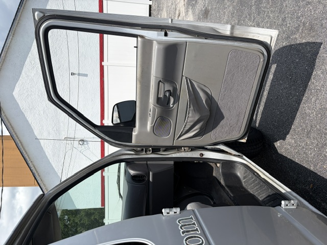 Used 1999 Ford E-350 and Econoline 350 Club Wagon RWD image 8