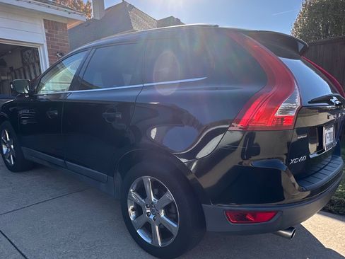 Used 2013 Volvo XC60 3.2 w/ Tailgate Pkg image 2