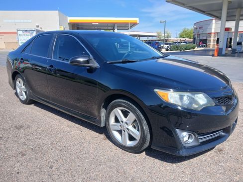 Used 2012 Toyota Camry SE image 2