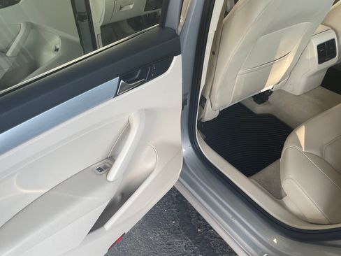 Used 2013 Volkswagen Passat 2.5 SE image 13