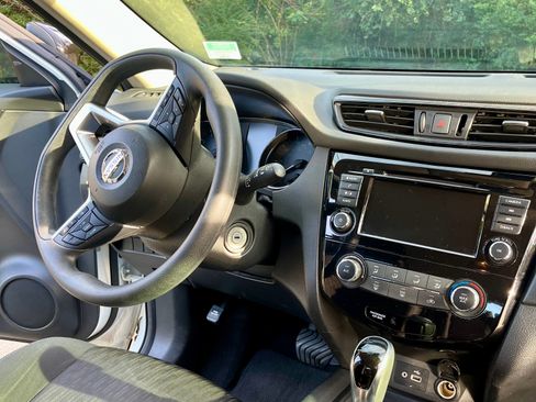 Used 2020 Nissan Rogue S image 15