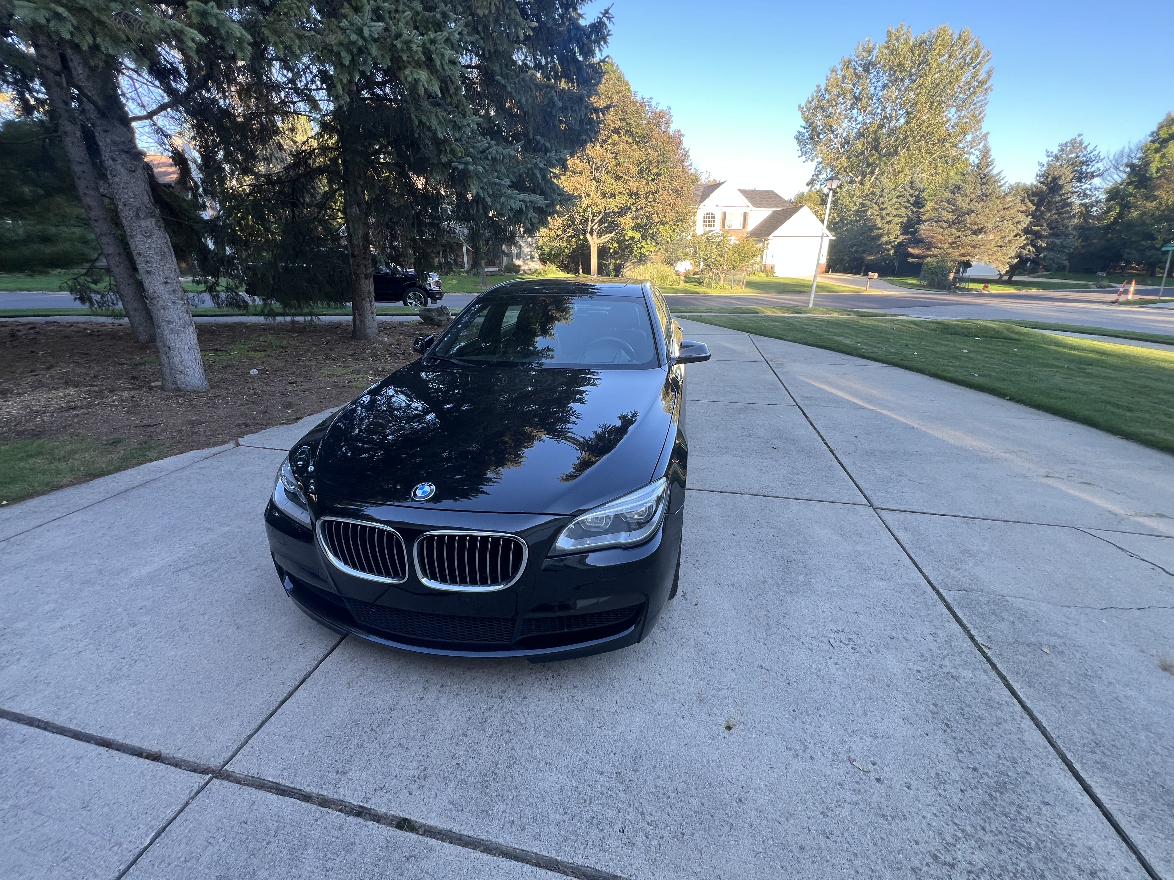 Used 2014 BMW 750Li xDrive AWD/4WD image 9