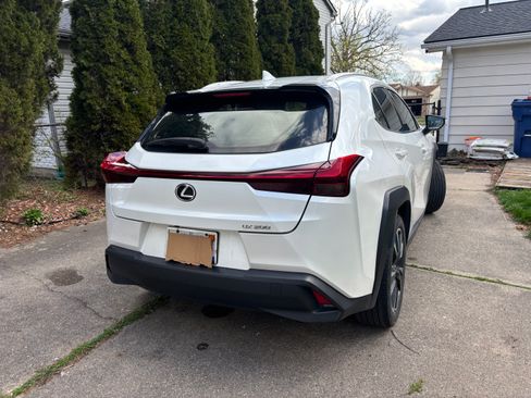 Used 2021 Lexus UX 200 w/ Accessory Package (Z2) image 4