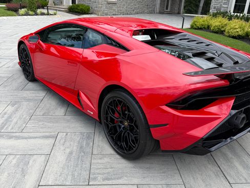 Used 2024 Lamborghini Huracan Tecnica RWD image 4
