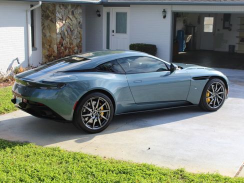Used 2018 Aston Martin DB11 V12 image 9