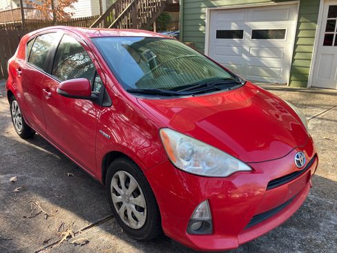 Used 2014 Toyota Prius C One image 1