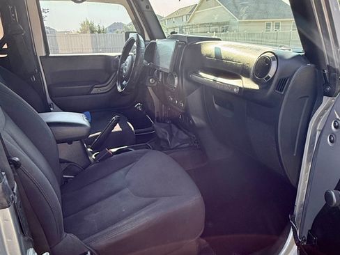 Used 2015 Jeep Wrangler Sport AWD/4WD image 6