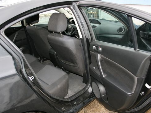 Used 2011 MAZDA MAZDA3 i Sport image 18