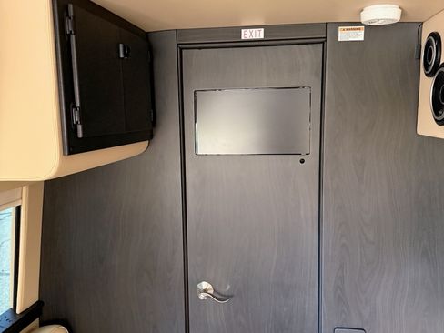 Used 2017 Mercedes-Benz Sprinter 3500 image 22