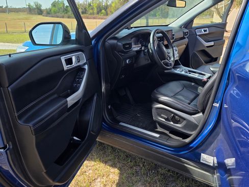 Used 2021 Ford Explorer Limited w/ Equipment Group 301A image 8