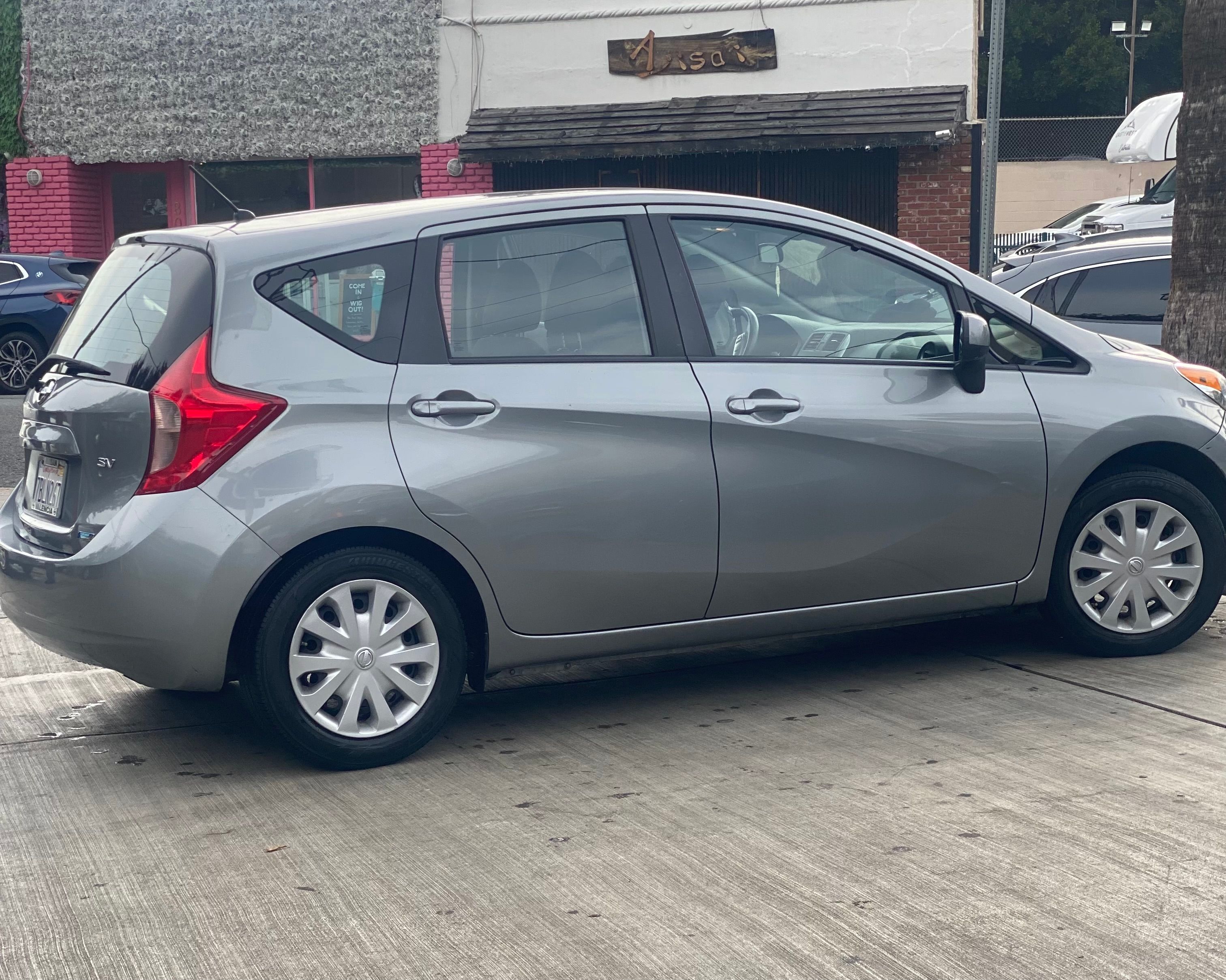 Used 2014 Nissan Versa Note SV FWD image 2