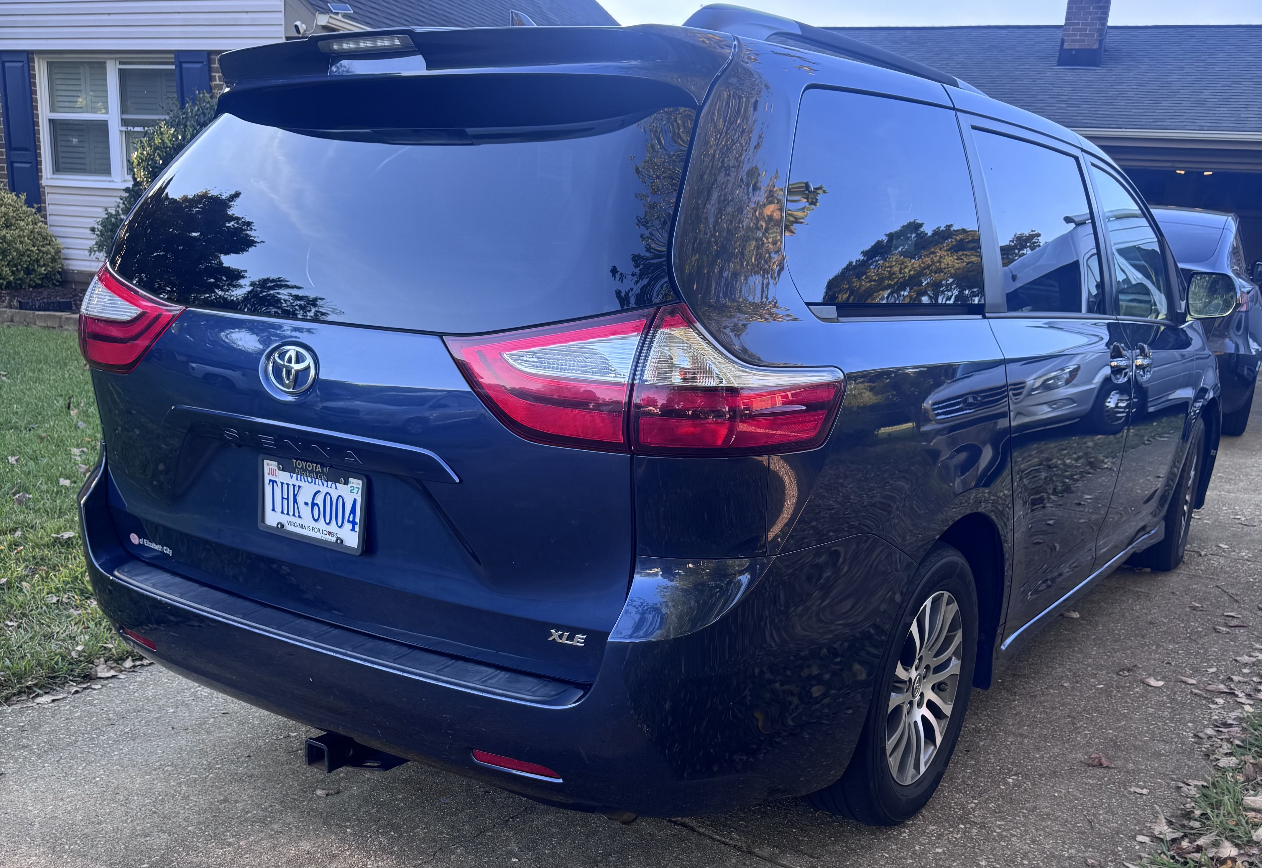 Used 2018 Toyota Sienna XLE FWD image 6