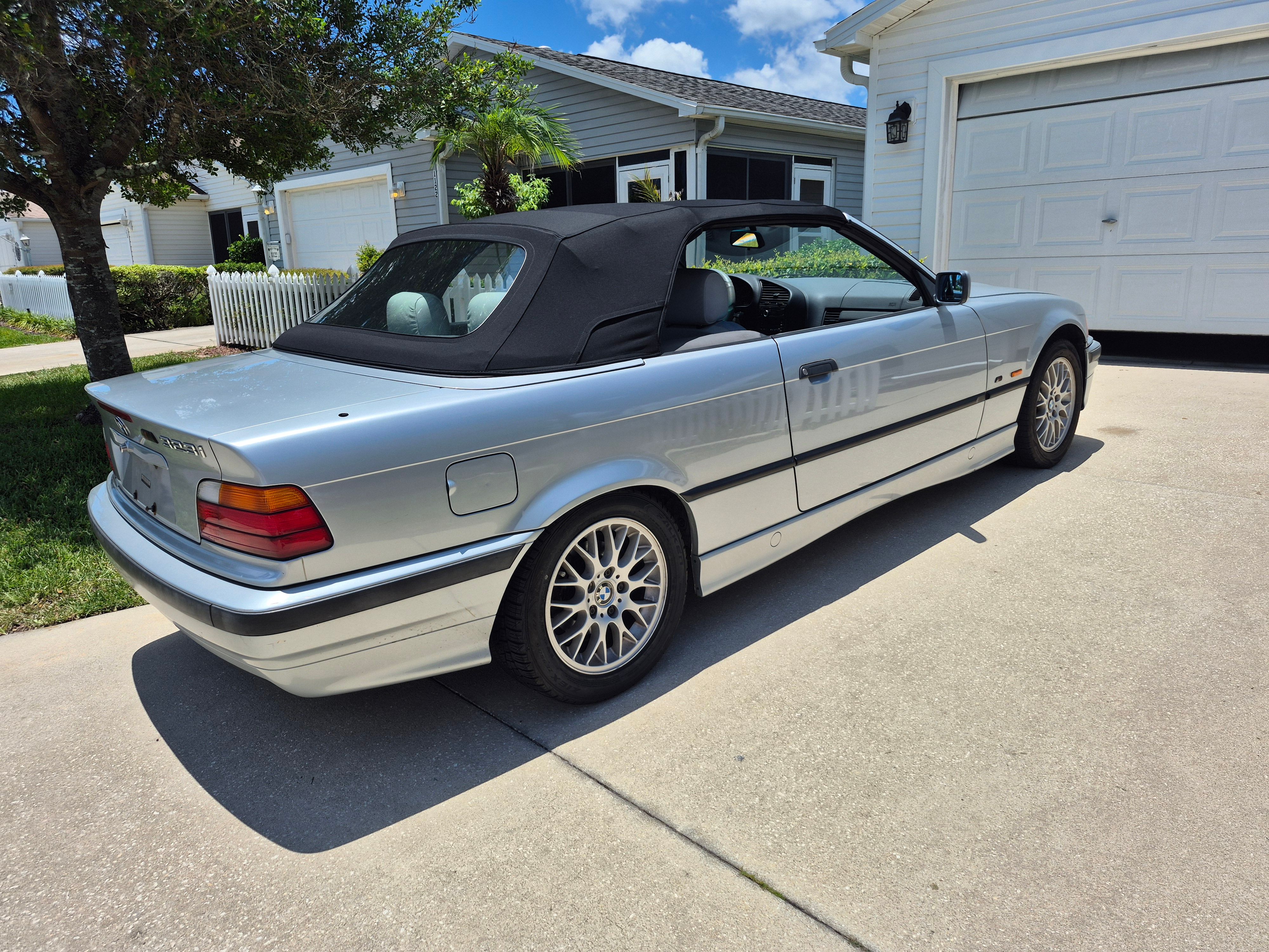 Used 1998 BMW 323i Convertible RWD image 5