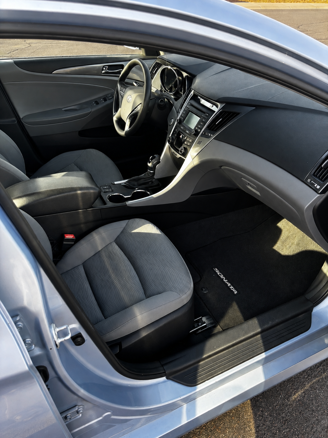 Used 2015 Hyundai Sonata Hybrid FWD image 2