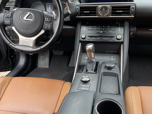 Used 2017 Lexus IS 300 AWD image 12