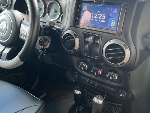 Used 2017 Jeep Wrangler Sport w/ Quick Order Package 24S AWD/4WD image 14