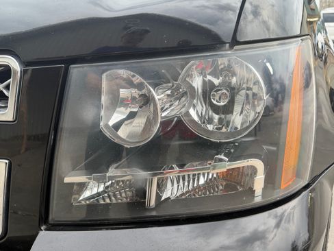 Used 2013 Chevrolet Avalanche LTZ image 27