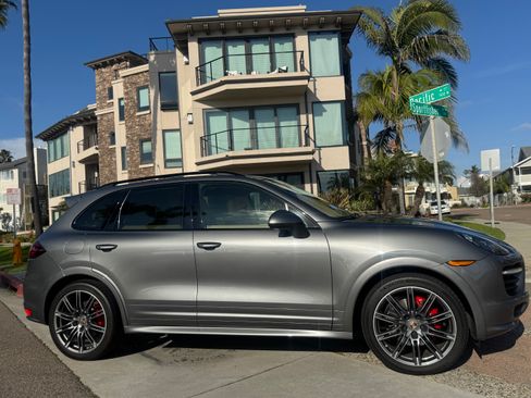 Used 2014 Porsche Cayenne GTS AWD/4WD image 5