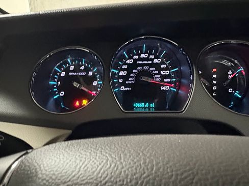 Used 2011 Ford Taurus SE FWD image 13
