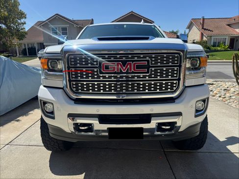 Used 2018 GMC Sierra 2500 Denali w/ Duramax Plus Package AWD/4WD image 5