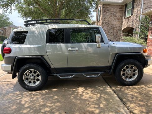 Used 2012 Toyota FJ Cruiser 4WD w/ Convenience Pkg image 8