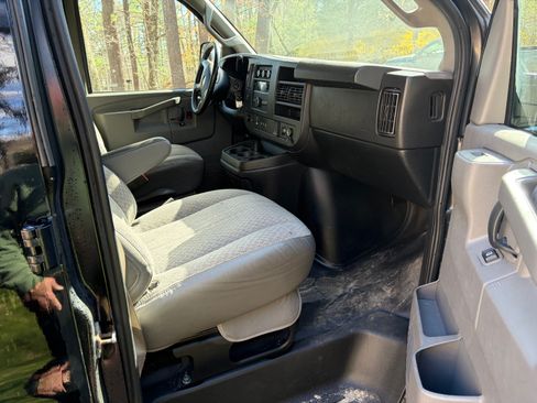 Used 2019 Chevrolet Express 2500 w/ Driver Convenience Package RWD image 12