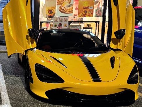 Used 2021 McLaren 720S Spider RWD image 22