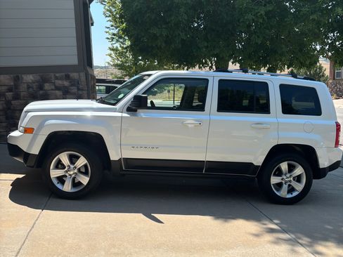 Used 2014 Jeep Patriot Limited AWD/4WD image 2
