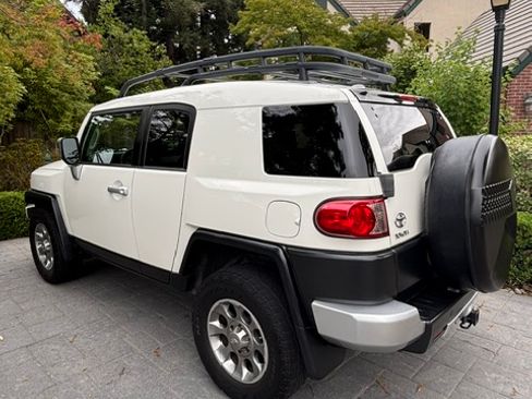 Used 2011 Toyota FJ Cruiser 4WD w/ Upgrade Pkg image 10