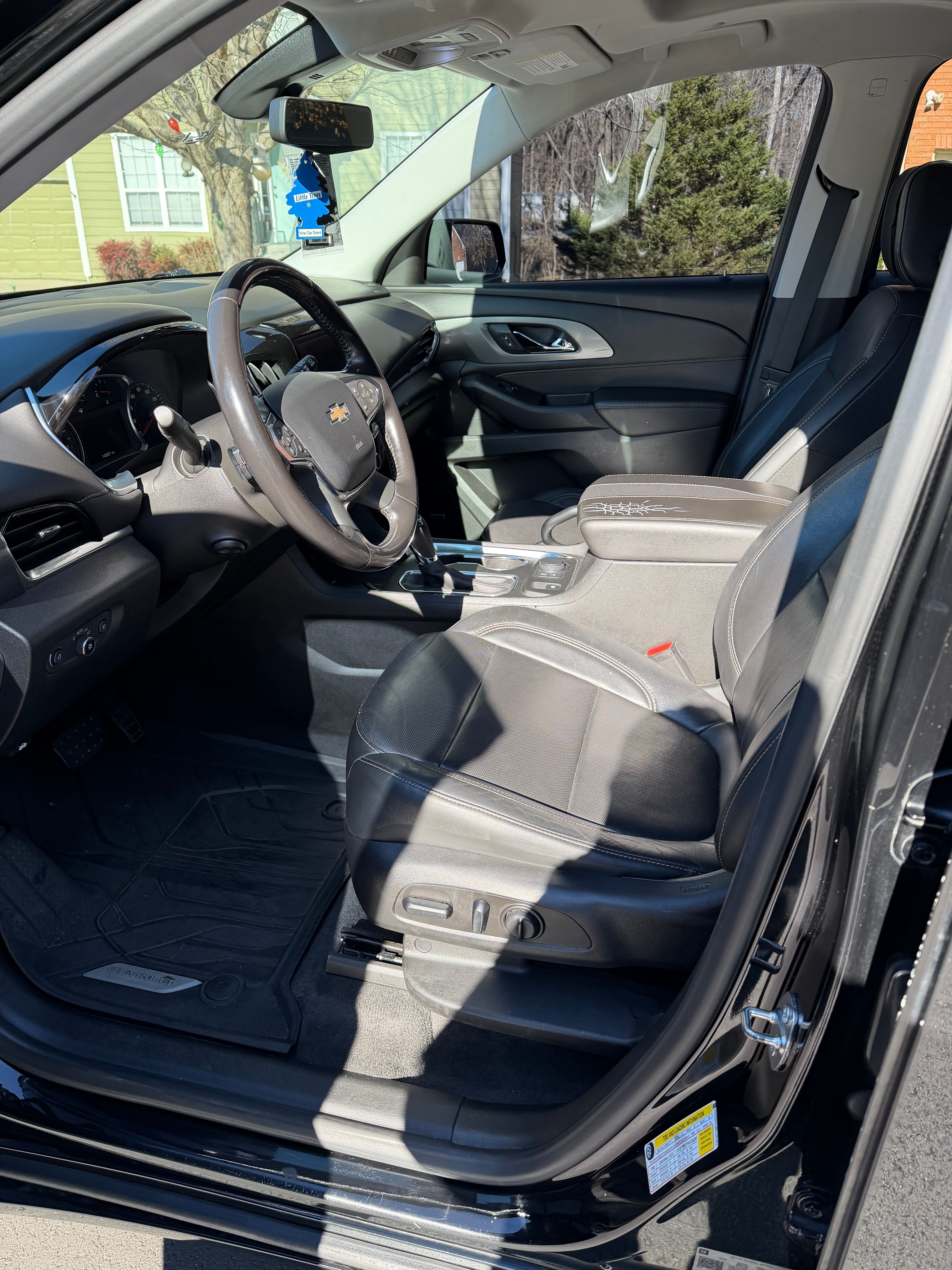 Used 2019 Chevrolet Traverse Premier w/ Redline Edition FWD image 2