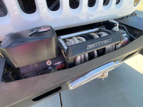 Used 2015 Jeep Wrangler Unlimited Rubicon w/ Connectivity Group image 22