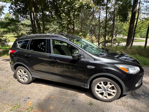 Used 2013 Ford Escape SE FWD image 2