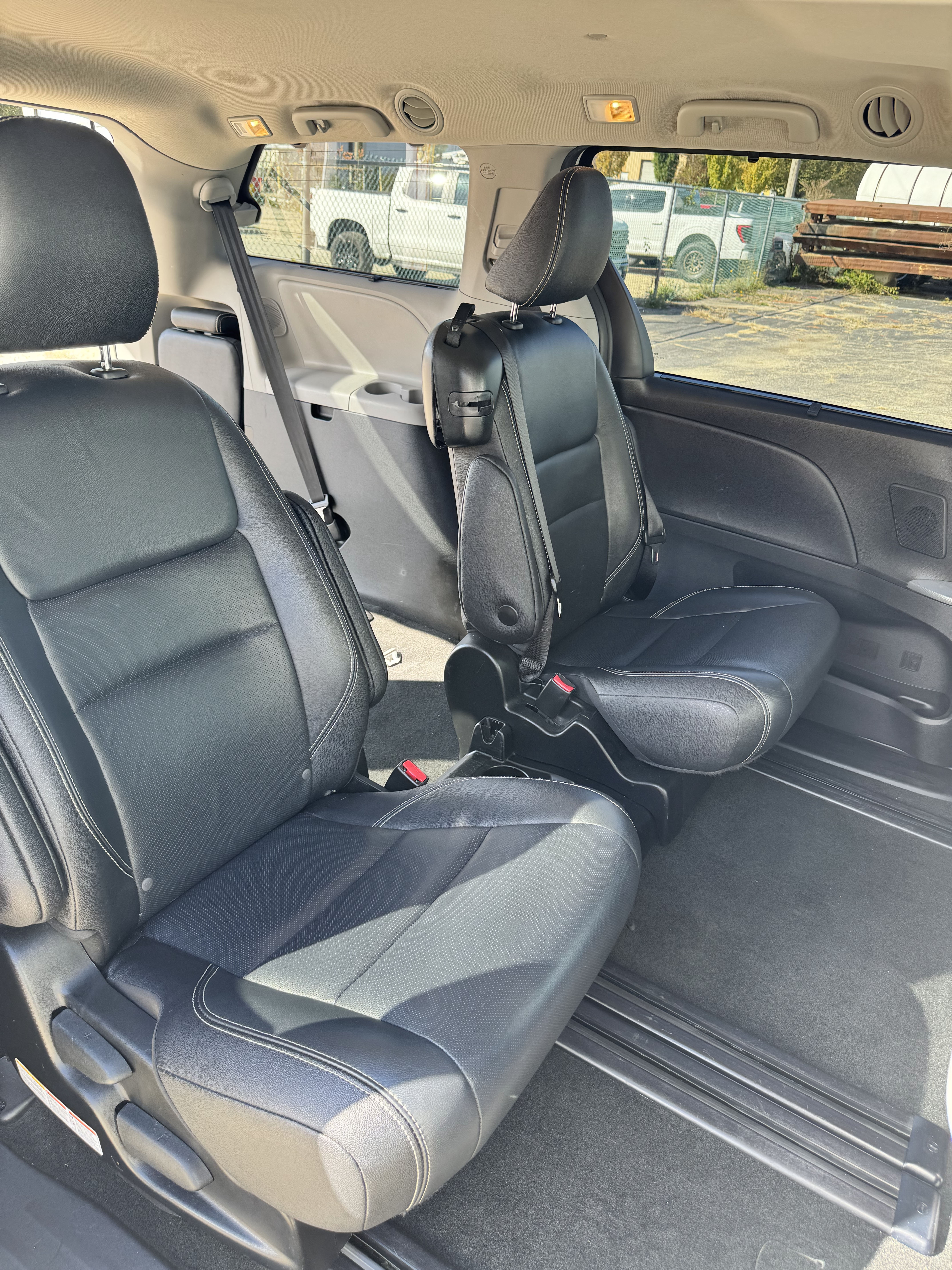 Used 2019 Toyota Sienna SE FWD image 8