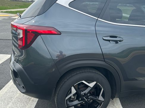 Used 2024 Kia Seltos EX image 5