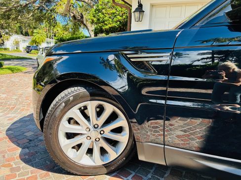 Used 2016 Land Rover Range Rover Sport SE image 4