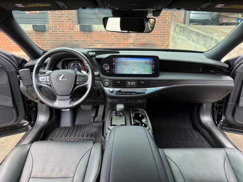Used 2021 Lexus LS 500 w/ Accessory Package (Z1) RWD image 24