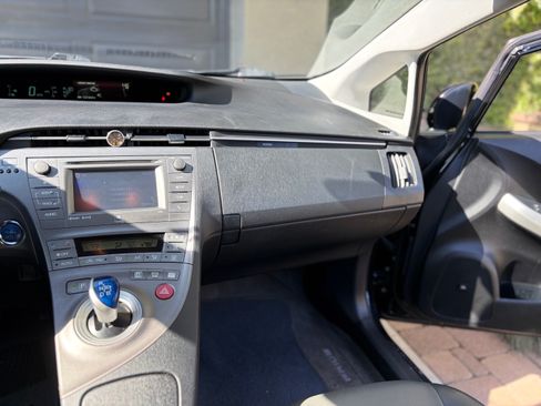 Used 2013 Toyota Prius Five FWD image 18