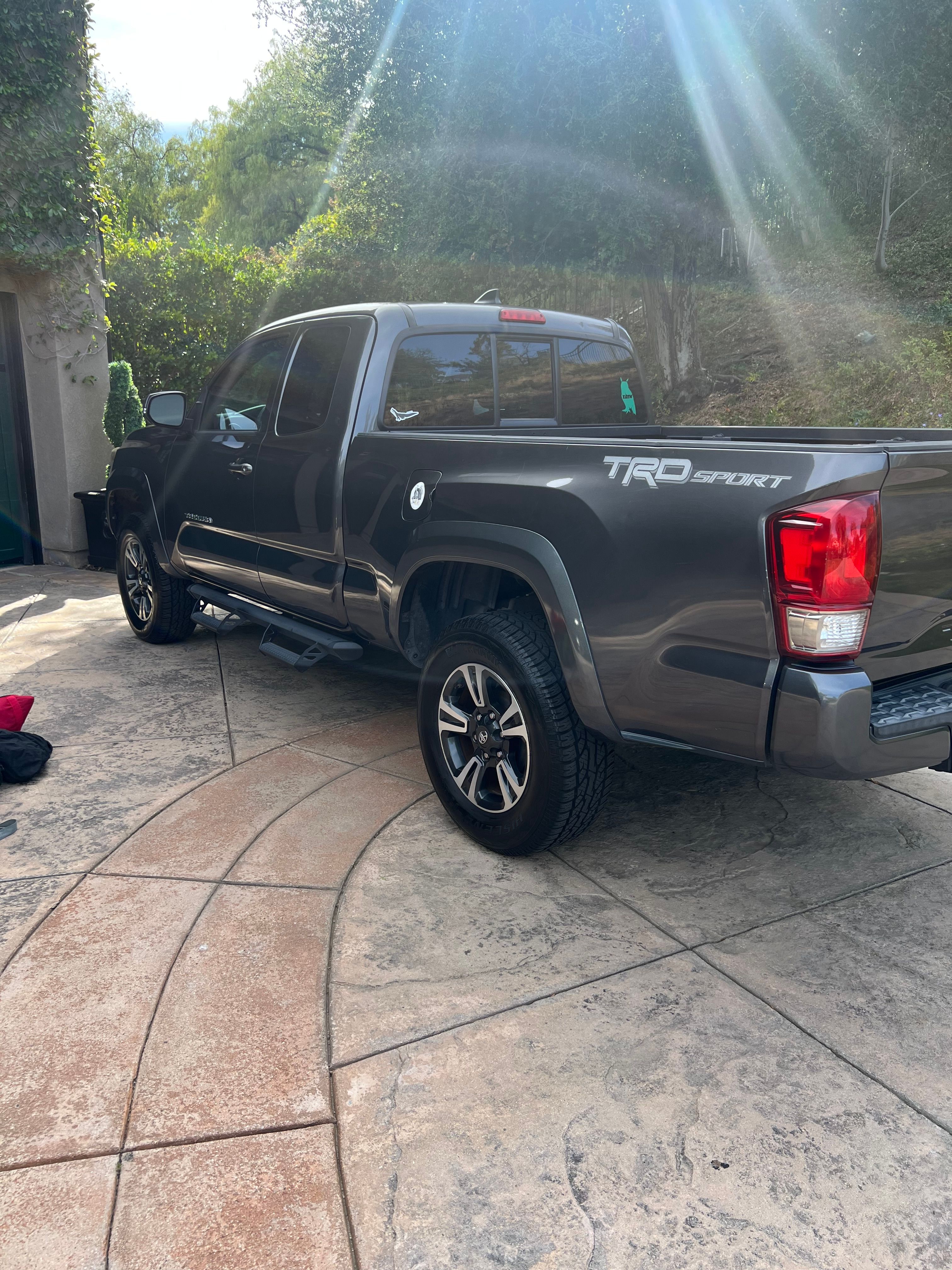 Used 2016 Toyota Tacoma TRD Sport w/ Towing Package RWD image 8