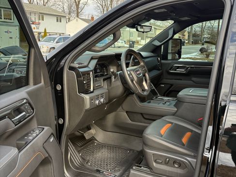 Used 2025 GMC Sierra 2500 AT4 w/ AT4 Premium Plus Package image 10