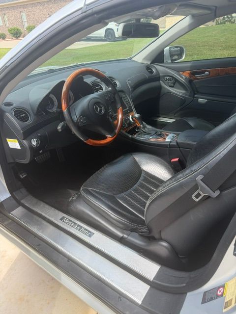 Used 2011 Mercedes-Benz SL 550 image 1