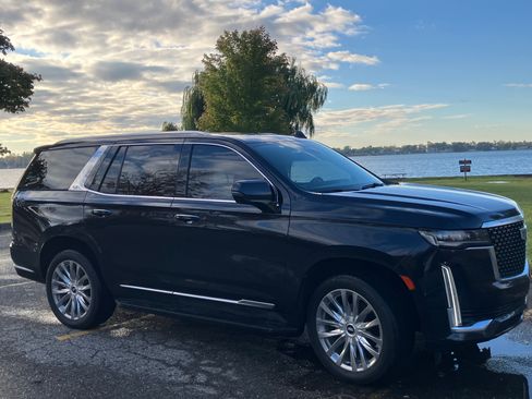 Used 2022 Cadillac Escalade Luxury w/ LPO, Floor Liner Package image 2