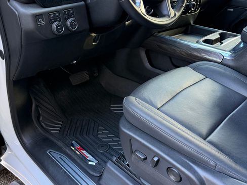 Used 2024 Chevrolet Silverado 2500 LTZ w/ LTZ Convenience Package image 10