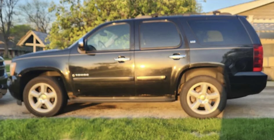 Used 2007 Chevrolet Tahoe LTZ w/ LTZ Preferred Equipment Group AWD/4WD image 2