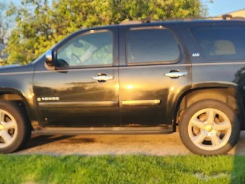Used 2007 Chevrolet Tahoe LTZ w/ LTZ Preferred Equipment Group AWD/4WD image 2