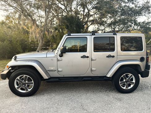 Used 2013 Jeep Wrangler Unlimited Sahara w/ Dual Top Group image 2