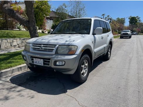 Used 2002 Mitsubishi Montero Limited image 1