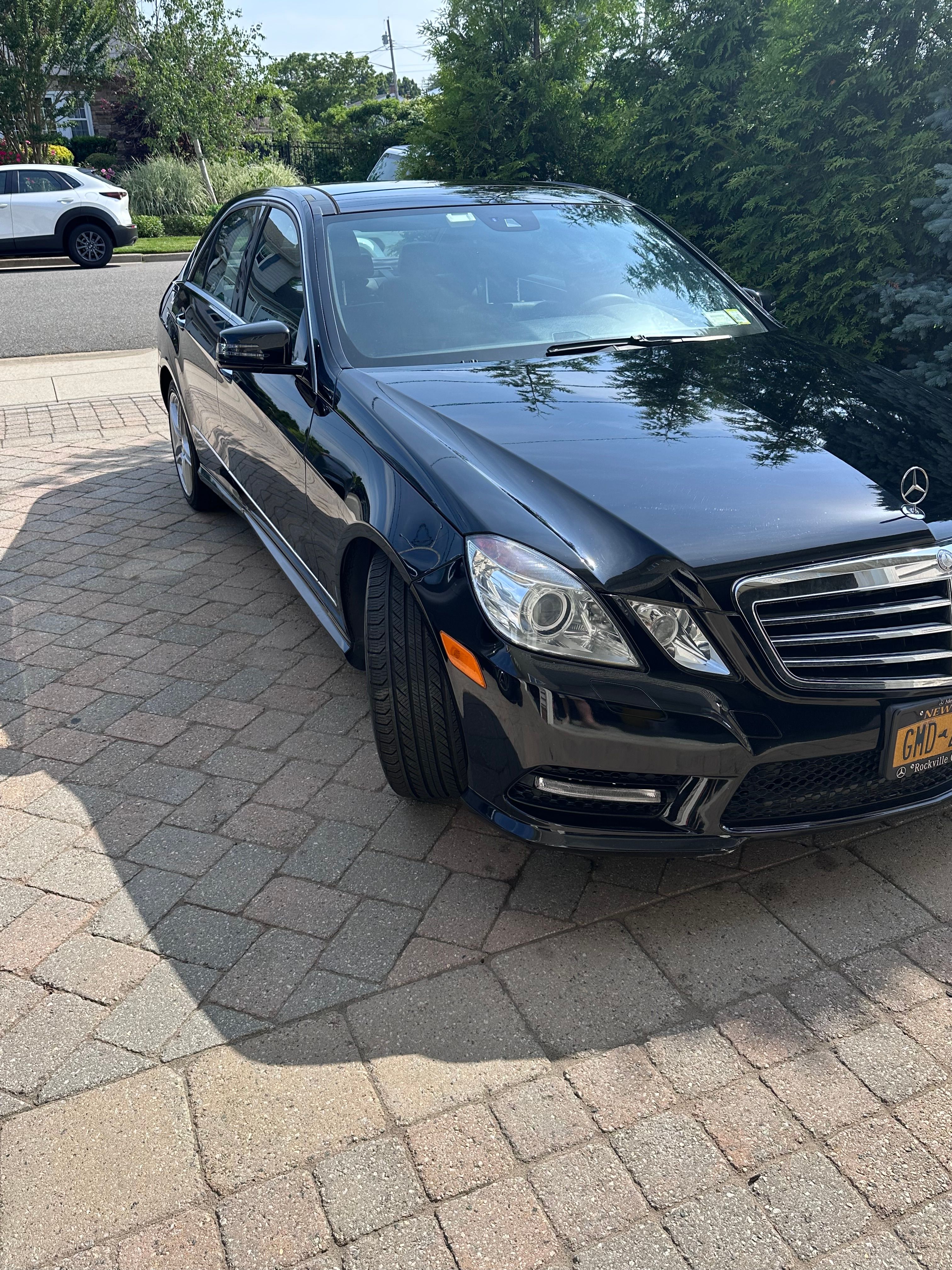 Used 2013 Mercedes-Benz E 550 4MATIC Sedan image 2