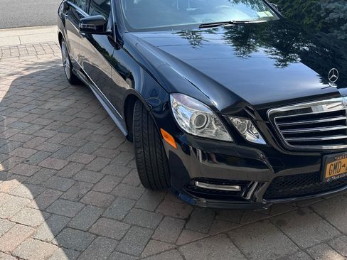 Used 2013 Mercedes-Benz E 550 4MATIC Sedan image 2