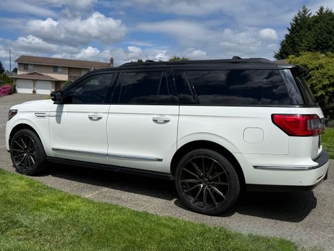Used 2020 Lincoln Navigator L Reserve w/ Equipment Group 208A Reserve AWD/4WD image 2