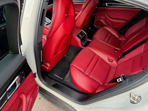 Used 2023 Porsche Panamera image 16